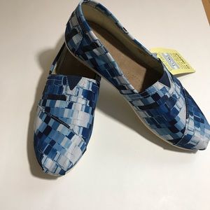 Toms ink satin paint print shoes 8.5